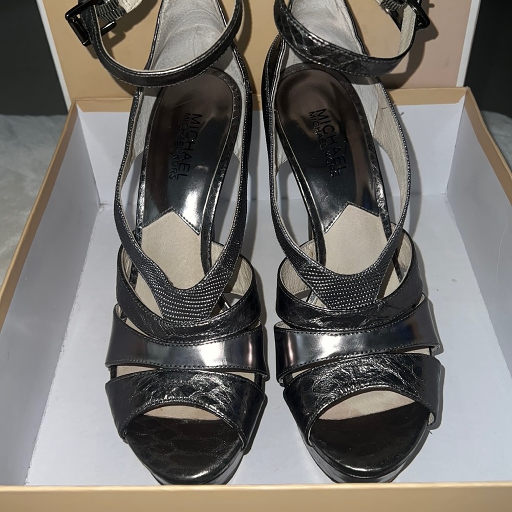 Open toe leighton ankle straps size 9